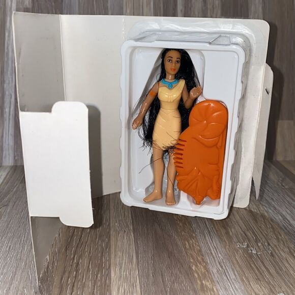 Disney Pocahontas vintage doll figurine display VHS toy - Picture 5 of 7